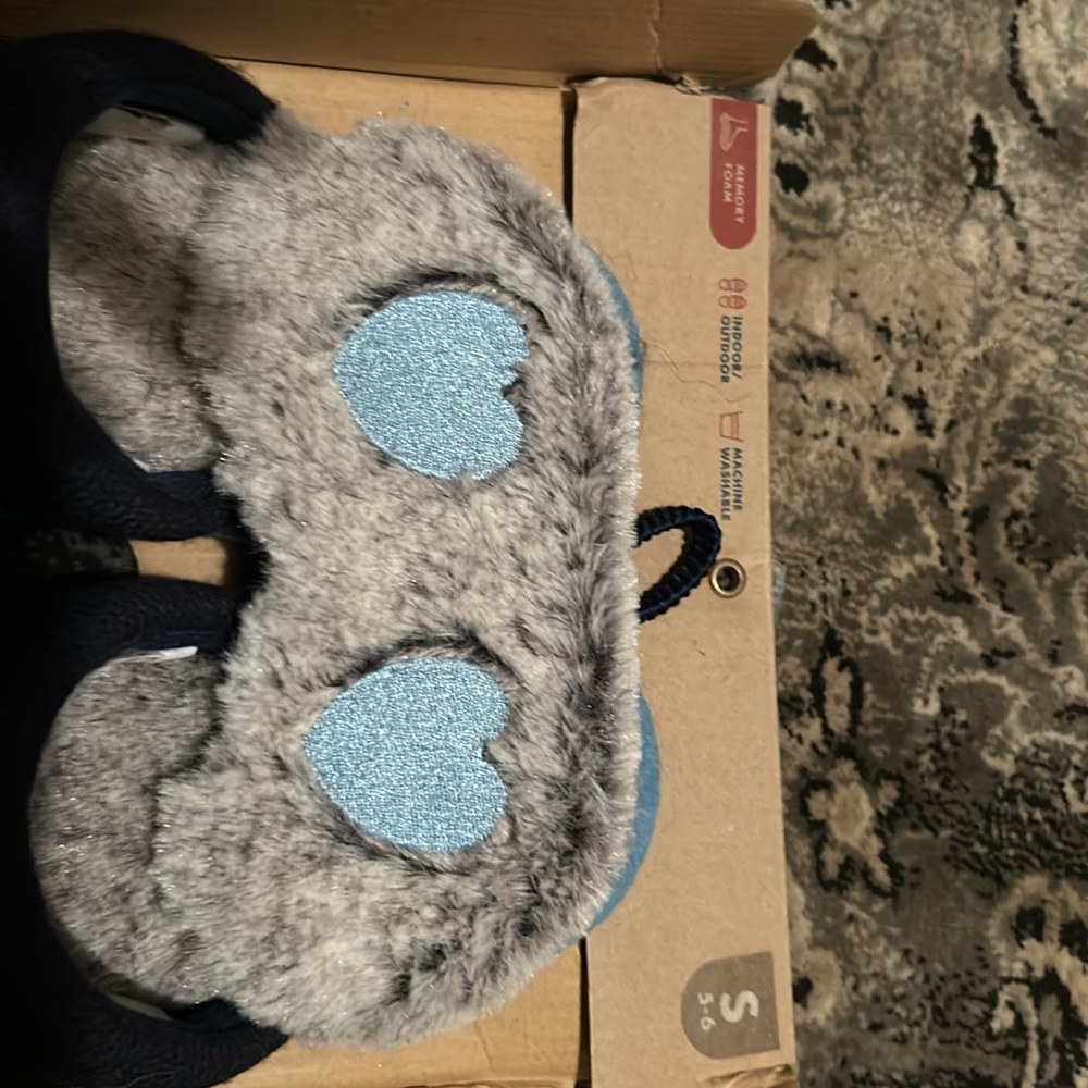 Slippers - Picture 2 of 3